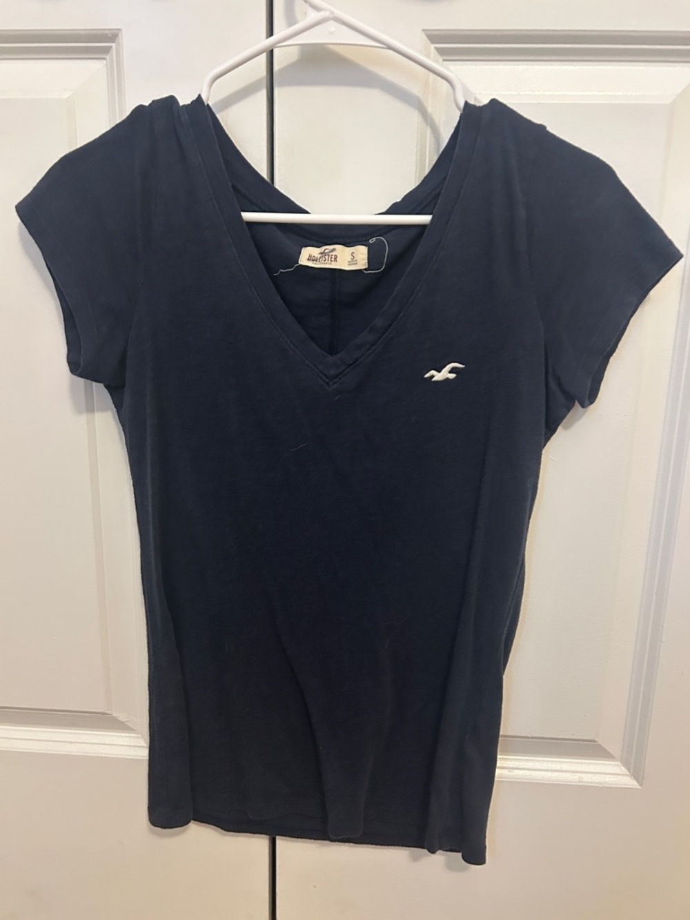 Hollister Women's Dark Navy V-Neck Short Sleeve Tee